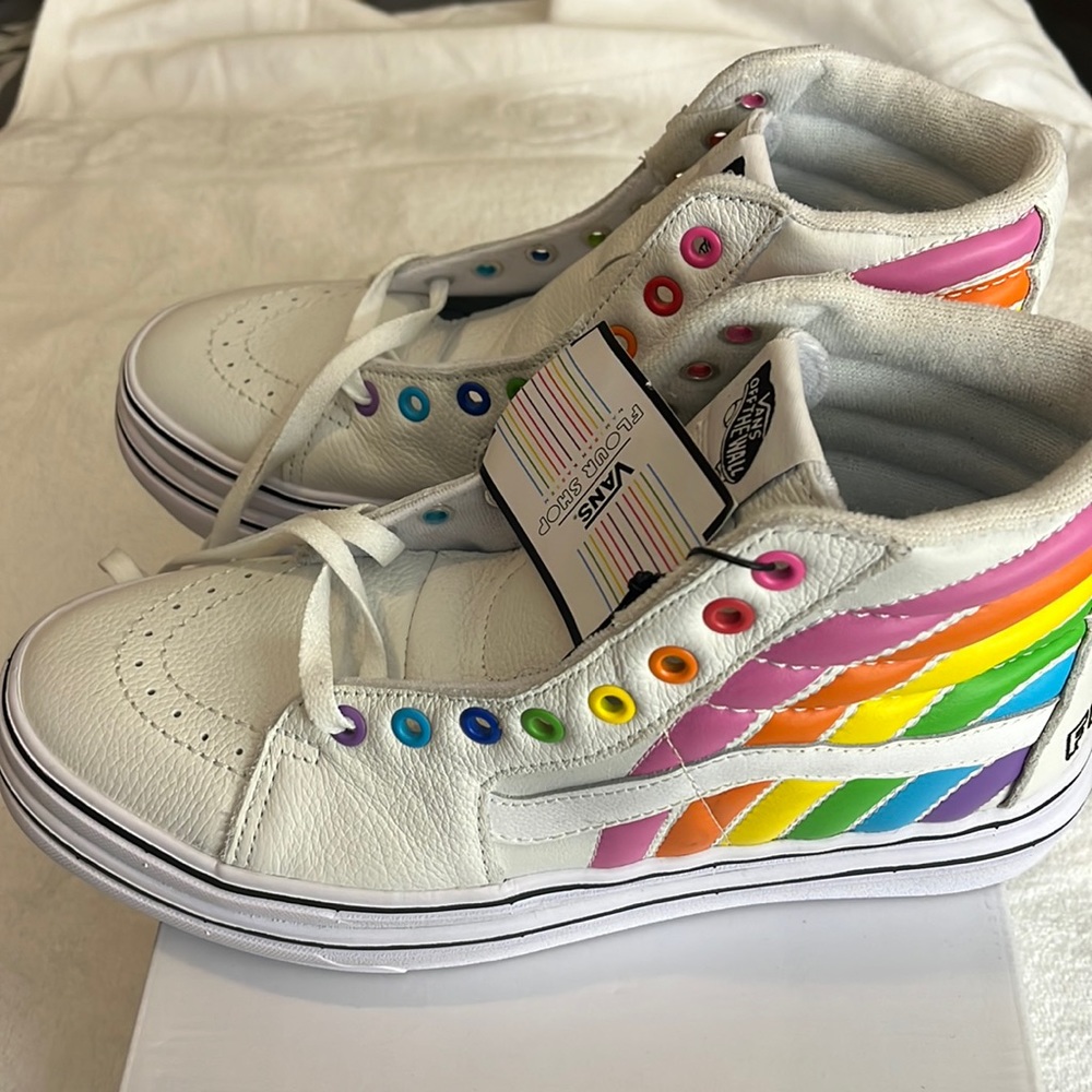 I am selling a brand new pair (never worn) of vans